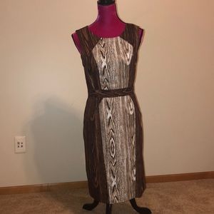 BCBG Knee Length Sleeveless Printed Dress